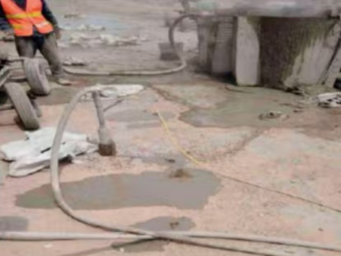 宝丰水泥混凝土路面板底注浆技术 路面脱空注浆整治方案