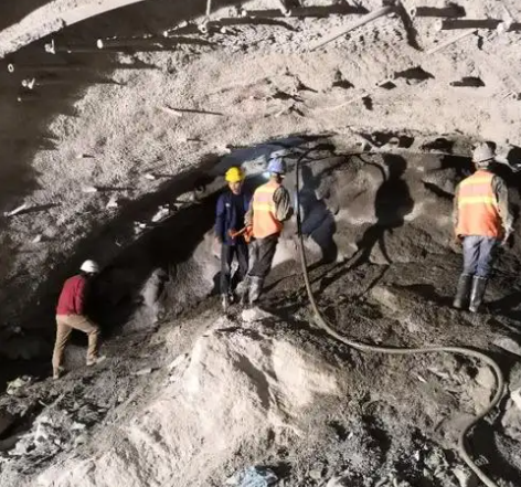 宝丰拱顶带模注浆料的施工流程及注意事项